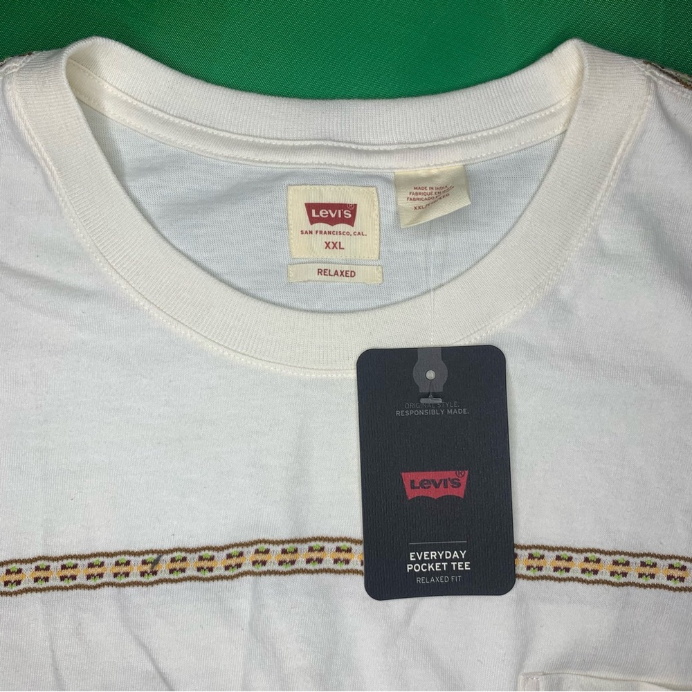 Levi’s Pocket Tee - Picture 2 of 10